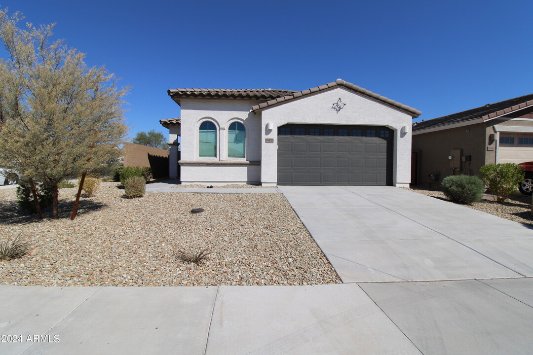 19450 W Highland Ave in Litchfield Park, AZ - Building Photo