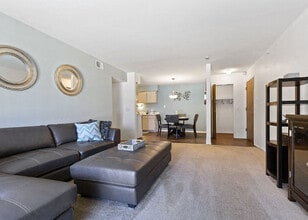 Dover Hills Apartments in Kalamazoo, MI - Building Photo - Building Photo