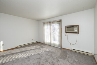 Broadway Apartments in Moorhead, MN - Building Photo - Interior Photo