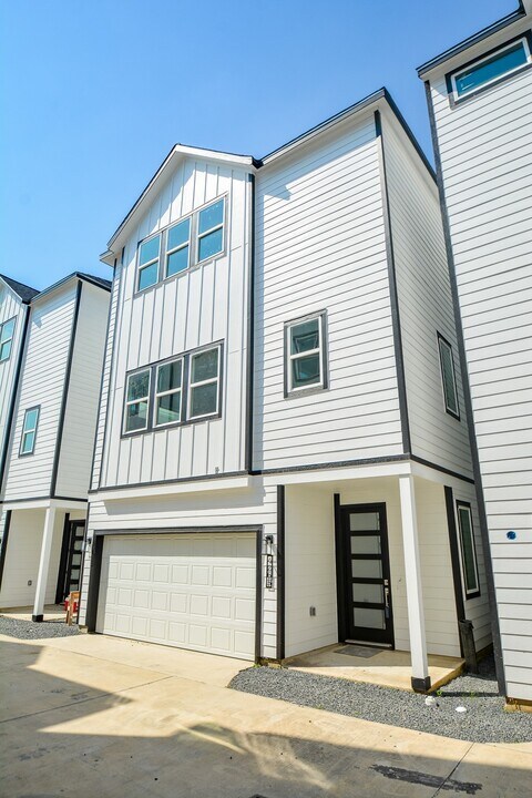 426 Sikes St in Houston, TX - Building Photo