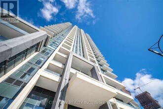 4055-4055 Parkside Village Dr in Mississauga, ON - Building Photo - Building Photo