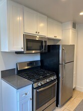 1215 N June St, Unit 5a in Los Angeles, CA - Building Photo - Building Photo