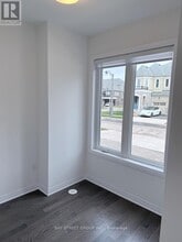 3210 Crystal Dr in Oakville, ON - Building Photo - Building Photo