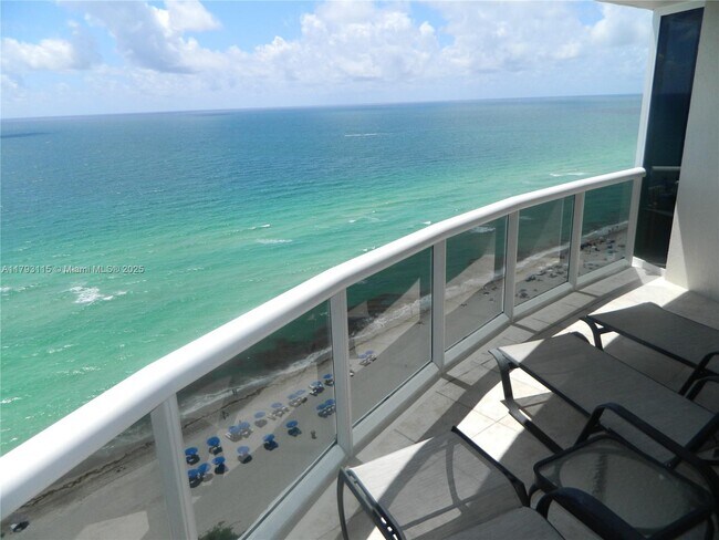 17555 Collins Ave, Unit 2108 in Sunny Isles Beach, FL - Foto de edificio - Building Photo