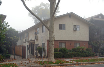 1811 T St in Sacramento, CA - Building Photo - Building Photo