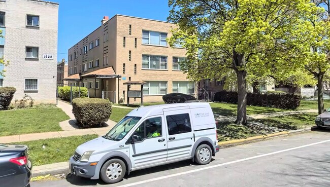 property at 1624 W Touhy Ave