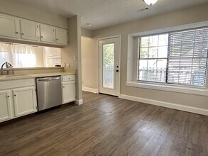 4052 N Abington Ct in Fayetteville, AR - Building Photo - Building Photo