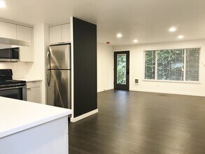 2546-2548-2548 SE 28th Ave in Portland, OR - Building Photo - Building Photo