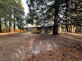 18515 Freight Rd Ln in Klamath Falls, OR - Building Photo