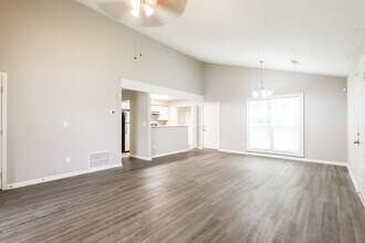 9512 Forest Knoll Dr in Jonesboro, GA - Building Photo - Building Photo