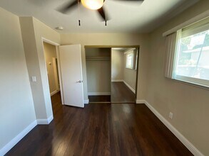 80 Murlagan Ave in Mountain View, CA - Foto de edificio - Building Photo