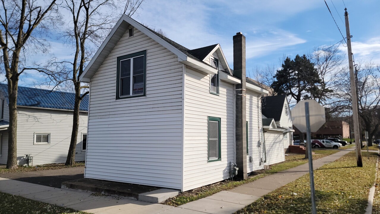 247 Chippewa St in Eau Claire, WI - Building Photo