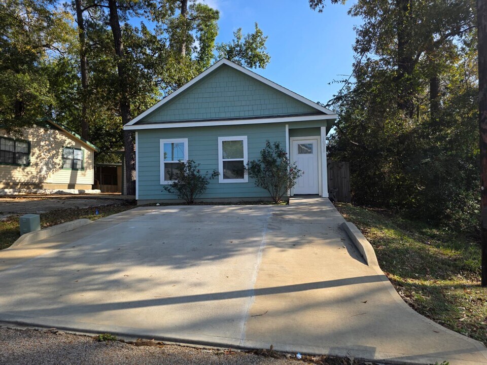 16338 Eastchase St in Montgomery, TX - Building Photo