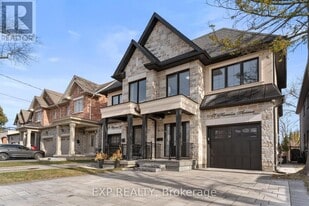 17 Harrison Ave in Mississauga, ON - Building Photo