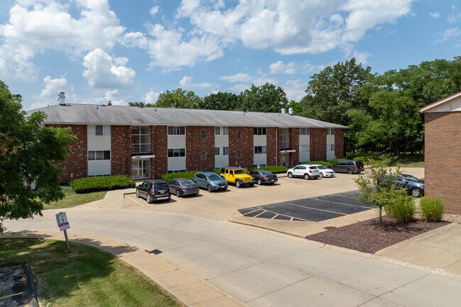 Inner Circle Condominiums in Brunswick, OH - Building Photo - Building Photo