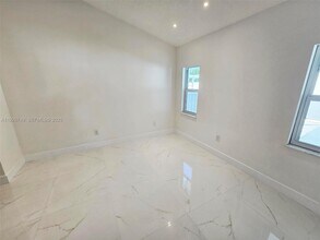 8041 NW 191st St in Hialeah, FL - Building Photo - Building Photo