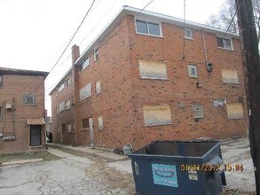 Radius Apartments in Riverdale, IL - Building Photo - Building Photo