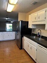 700 W Fern Ave, Unit 22 in McAllen, TX - Building Photo