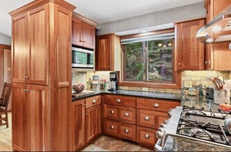 6471 Bay Dr in Eden Prairie, MN - Building Photo - Building Photo