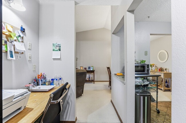 3850 Plymouth Blvd, Unit 323 in Minneapolis, MN - Foto de edificio - Building Photo