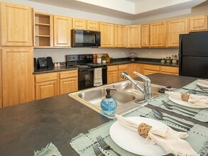 Four Seasons at Southtowne Apartments in South Jordan, UT - Building Photo - Building Photo
