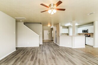 19710 Rocky Shores Dr in Tomball, TX - Foto de edificio - Building Photo
