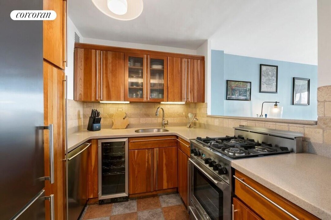 145 E 15th St in New York, NY - Building Photo