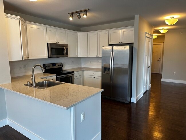 978 Worcester St in Wellesley, MA - Building Photo - Building Photo