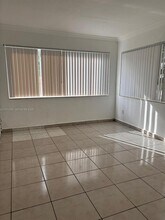 940 NE 170th St in North Miami Beach, FL - Building Photo - Building Photo