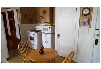 27-29 Pleasant St in Ware, MA - Foto de edificio - Interior Photo