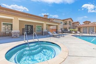 Heritage Landing Apartments in Chico, CA - Building Photo - Building Photo