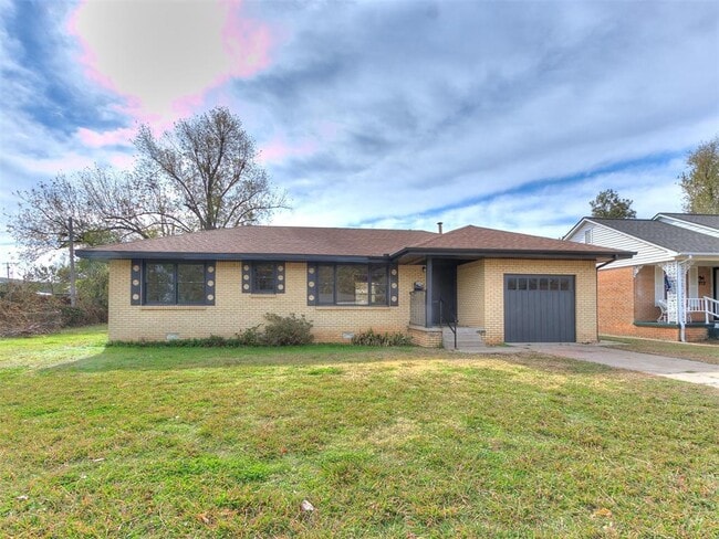property at 512 SW 49th St