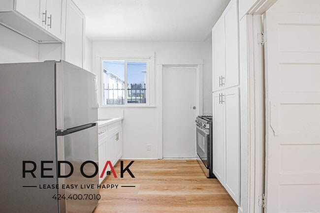 4730 St Charles Pl in Los Angeles, CA - Building Photo - Building Photo