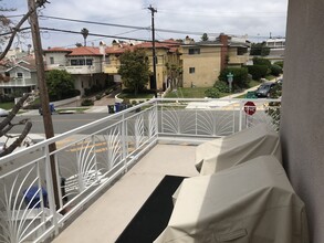 109 N Irena Ave, Unit 5 in Redondo Beach, CA - Building Photo - Building Photo
