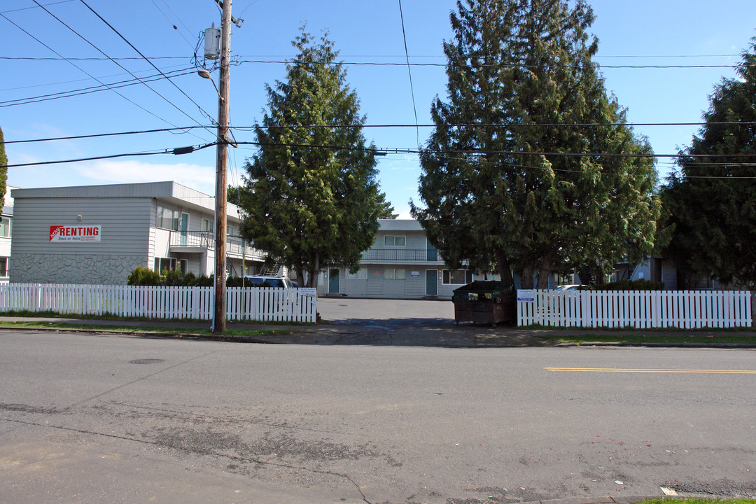 7526-7560 N Ida Ave in Portland, OR - Building Photo