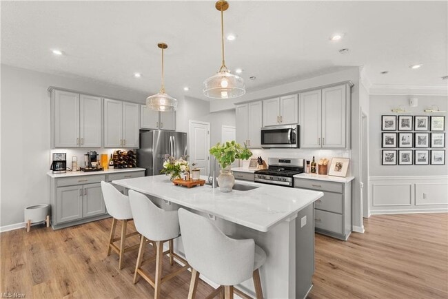 798 N Greenway Dr in Westlake, OH - Foto de edificio - Building Photo