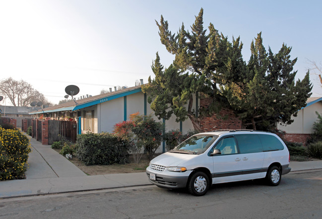 2036 Hollister St in Ceres, CA - Building Photo - Building Photo