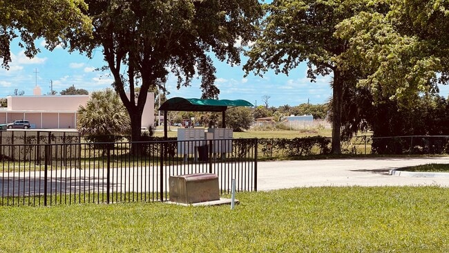 4875 Lake Arjaro Dr, Unit 4871 in West Palm Beach, FL - Building Photo - Building Photo
