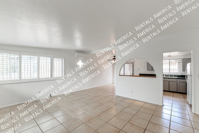 801 E Holaway Dr in Tucson, AZ - Building Photo - Building Photo