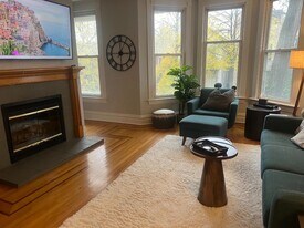 1217 W George St, Unit 2F in Chicago, IL - Building Photo