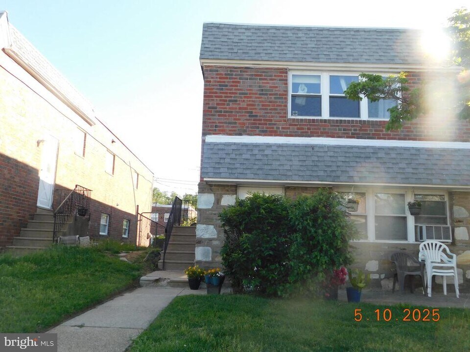 2165 Benson St in Philadelphia, PA - Building Photo