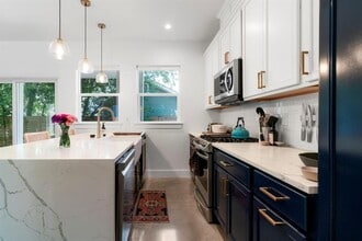 1102 1/2 Tillery St in Austin, TX - Building Photo - Building Photo