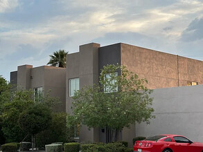 1742 E Cheery Lynn Rd in Phoenix, AZ - Foto de edificio - Building Photo