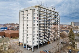 Skyline in Kingston, ON - Building Photo - Building Photo