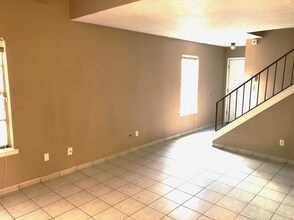 1203 Westway Cir in Killeen, TX - Foto de edificio - Building Photo