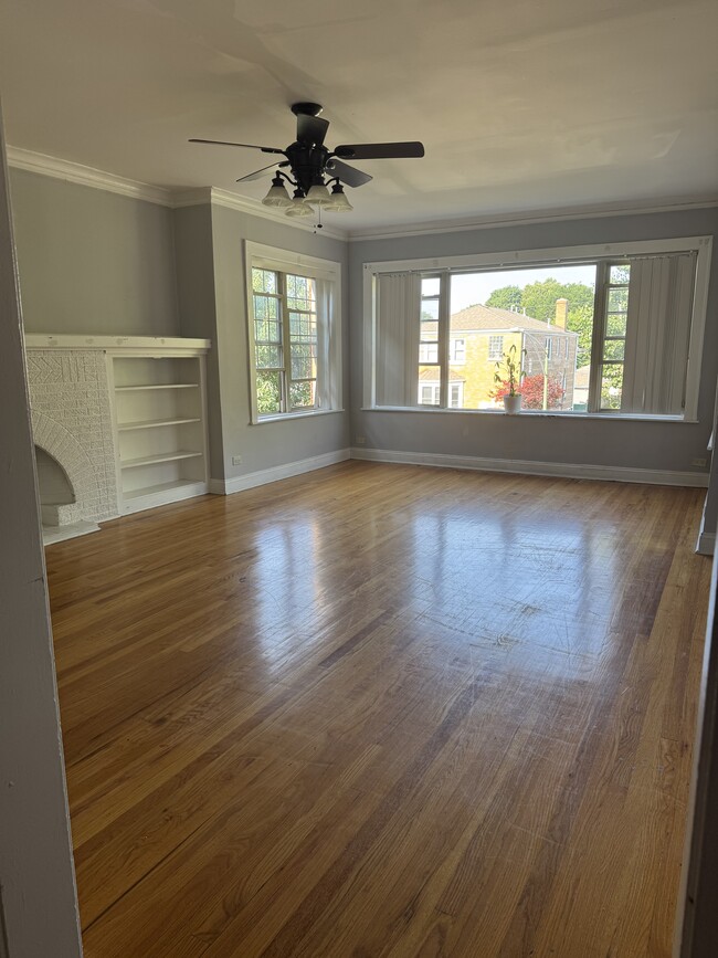 6733 N Artesian Ave in Chicago, IL - Building Photo - Building Photo