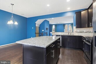 7408 Wild Honey Way in Elkridge, MD - Building Photo - Building Photo