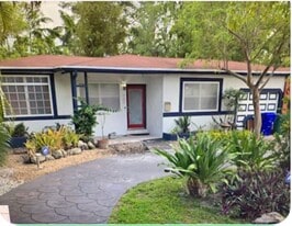 900 NE 85th St in Miami, FL - Building Photo