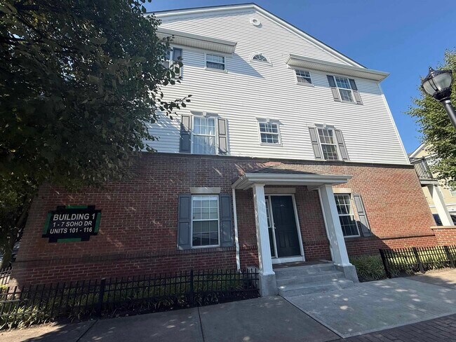 7 Soho Dr in Jersey City, NJ - Building Photo - Building Photo