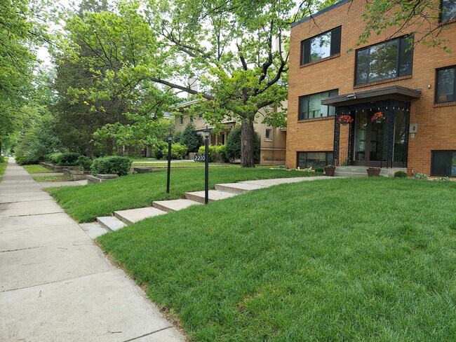 2210 Pillsbury Ave-Unit -12 in Minneapolis, MN - Building Photo - Building Photo